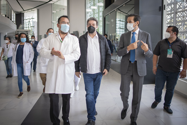 Supervisan Rector, Luciano Concheiro y López Borbolla sede de vacunación BUAP