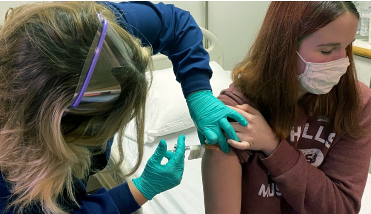 OMS pide que no se vacunen a niños y adolescentes
