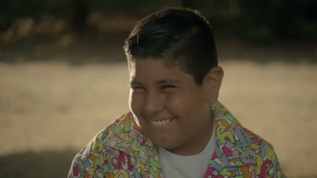 Del mostrador a la fama: “Niño del Oxxo” protagoniza video del reguetonero Nibal