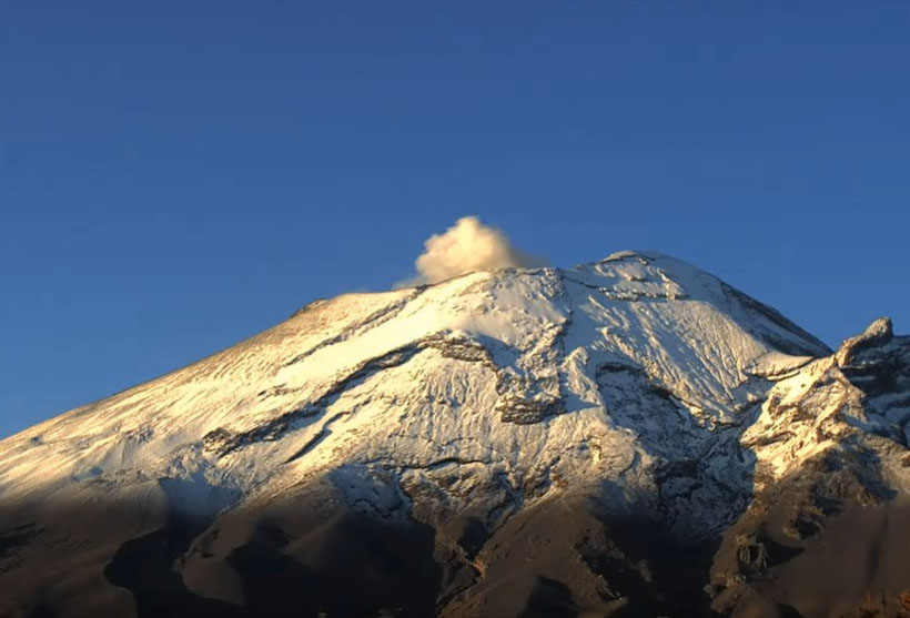 Popocatépetl registra 38 exhalaciones y 404 minutos de tremor