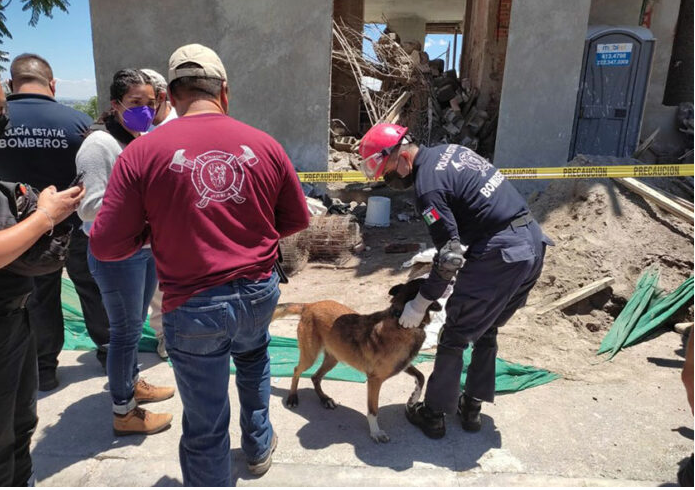 Cuatro albañiles rescatados tras colapso de obra en Ocoyucan