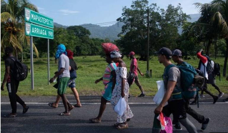Migrantes salen de Chiapas rumbo a E.E.U.U