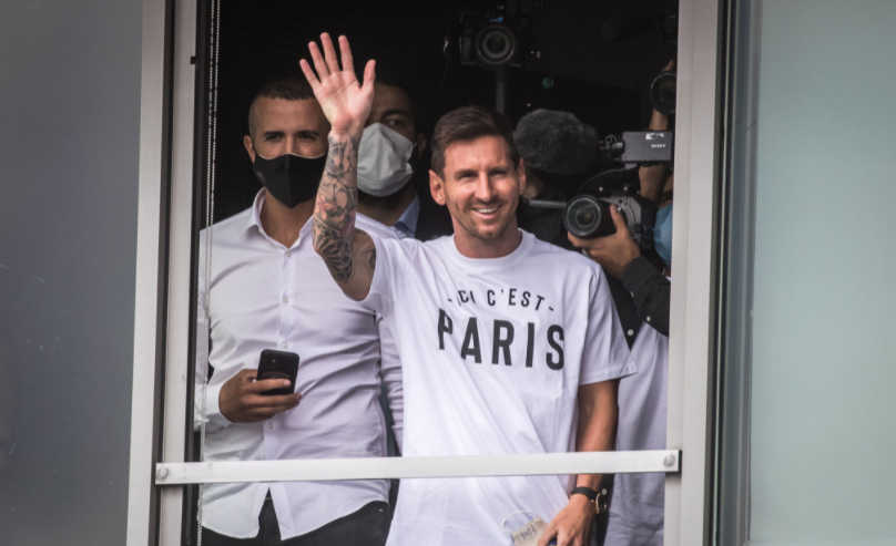 Messi llega a París y el PSG confirma su fichaje con un video
