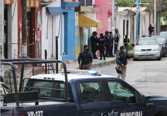 Dos muertos y un herido deja balacera en Loma Bonita