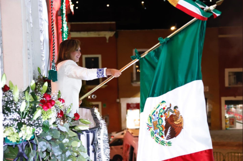 Lorena Cuéllar da su primer Grito de Independencia en Tlaxcala