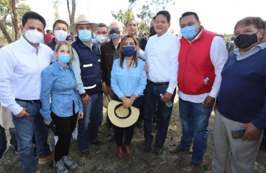 Lorena Cuéllar encabeza jornada de reforestación en La Malinche