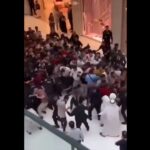 Lanzamiento del iPhone 15 desata caos en centros comerciales de Dubái (VIDEO)