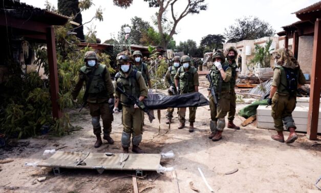Horror en Kfar Aza: Ataque de Hamás deja Decenas de Bebés Asesinados y Civiles como Rehenes