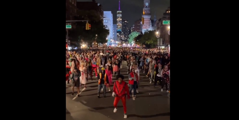 Desfile Anual de Halloween en Nueva York Celebra su 50º Aniversario al Ritmo de “Thriller” (VIDEO)