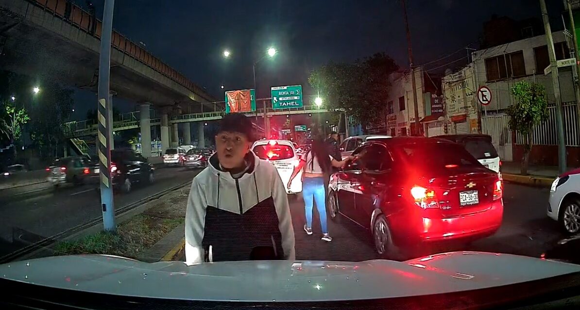¡Están Locos! Automovilistas de CDMX Aterrorizados por Extorsiones en Pleno Tráfico (VIDEO)