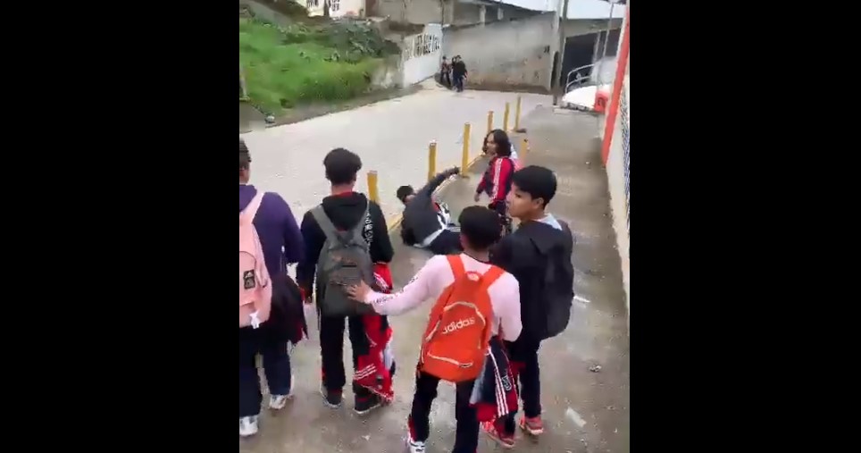Violenta Riña Estudiantil En Bachillerato De Zacapoaxtla Bajo Revisión De La SEP (VIDEO)